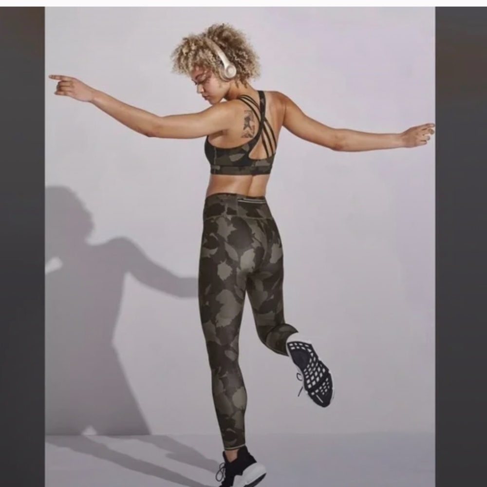 Athleta Ultimate Stash Pocket Camo 7/8 Tight , S - Picture 4 of 7